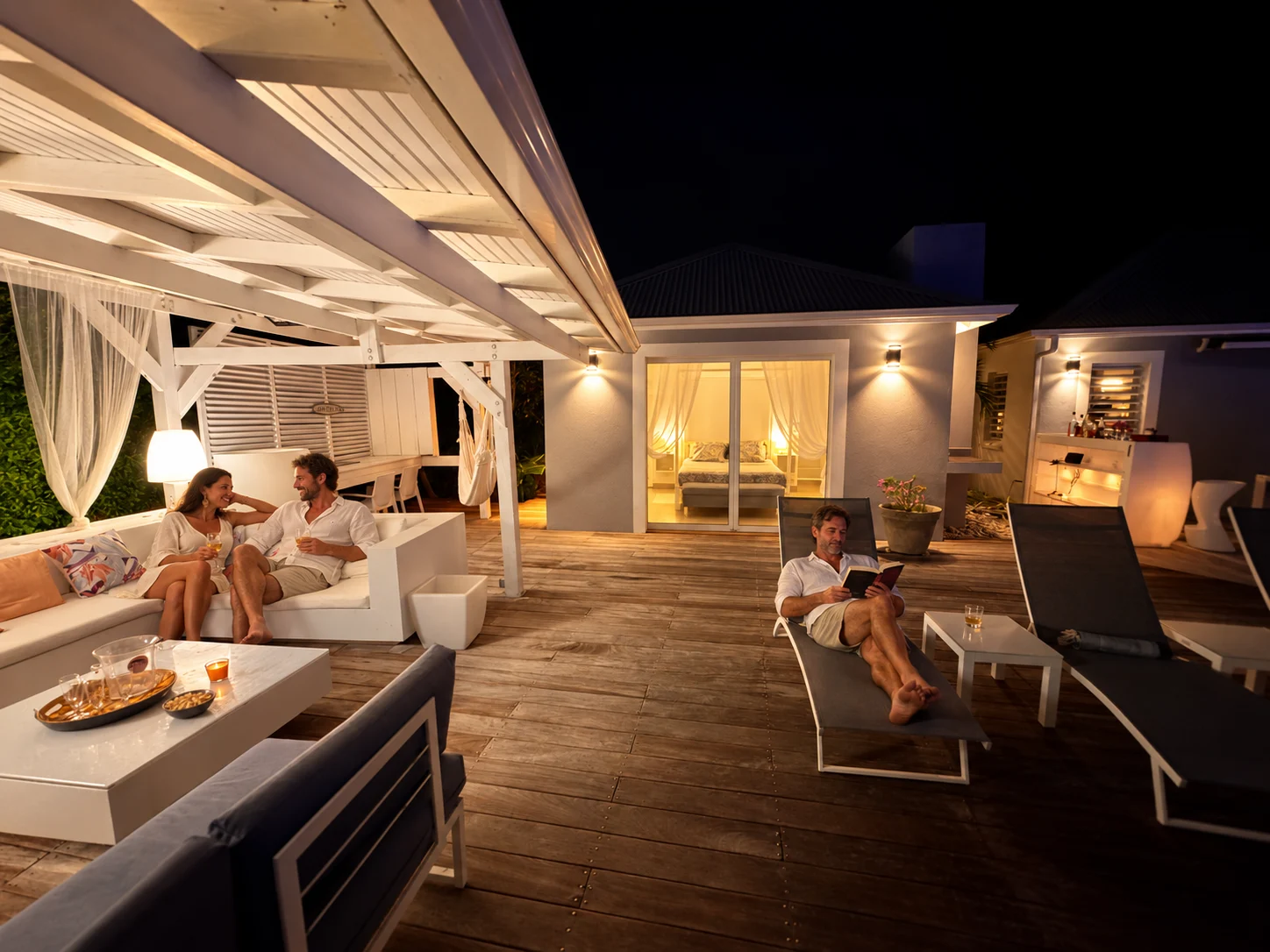 Terrasse exterieure nuit villa location guadeloupe, Villa Villa : Terrasse exterieure nuit villa location guadeloupe